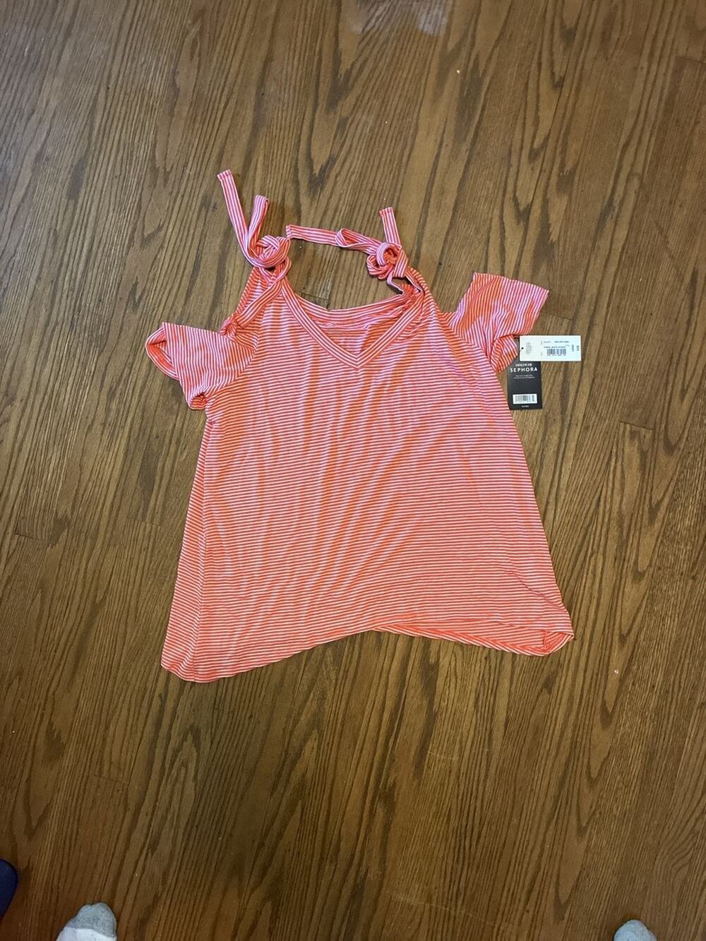 A.n.a T-Shirt Womens L Coral V-Neck Cold Shoulder Cutout NWT Cut Out